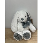 М’які плюшеві зайчики — ніжні, обіймашні й неймовно милі! Білий із сірою стрічкою